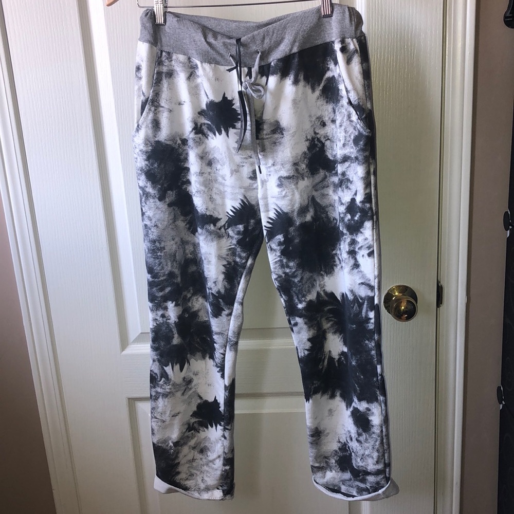 Bella Amore pants/joggers. NWT. OS fits about a 4-16